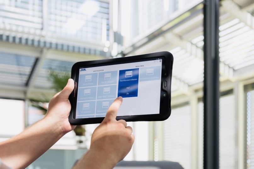 Im Idealfall schützen Sie Ihren Wintergarten rundum vor der sommerlichen Hitze und auch vor Energieverlusten im Winter