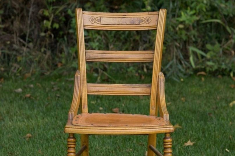 Eine Sitzgelegenheit ist ein Möbelstück, das primär zum Sitzen dient. Eine Sitzgelegenheit ist ein Möbelstück, das primär zum Sitzen dient.