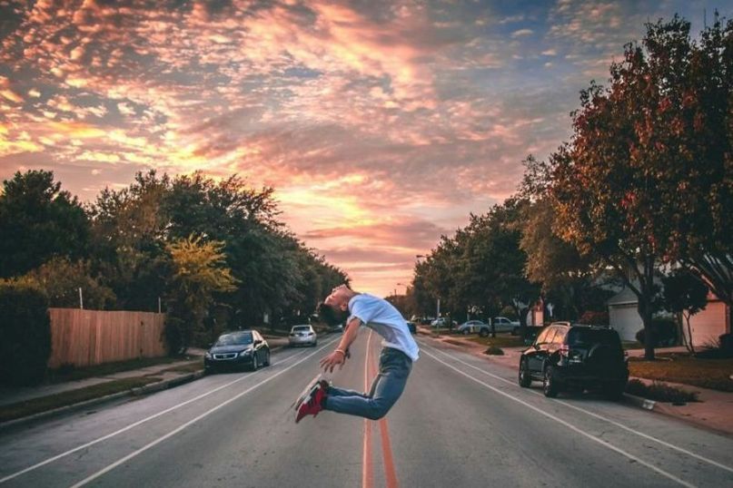 Vielseitigkeit beschreibt die Fähigkeit einer Person, eines Objekts oder Systems, sich an verschiedene Situationen anzupassen oder multiple Funktionen zu erfüllen.