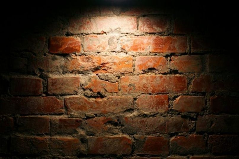 Ein Wandvorbau ist eine zusätzliche Struktur oder Erweiterung, die vor einer bestehenden Wand angebracht wird.