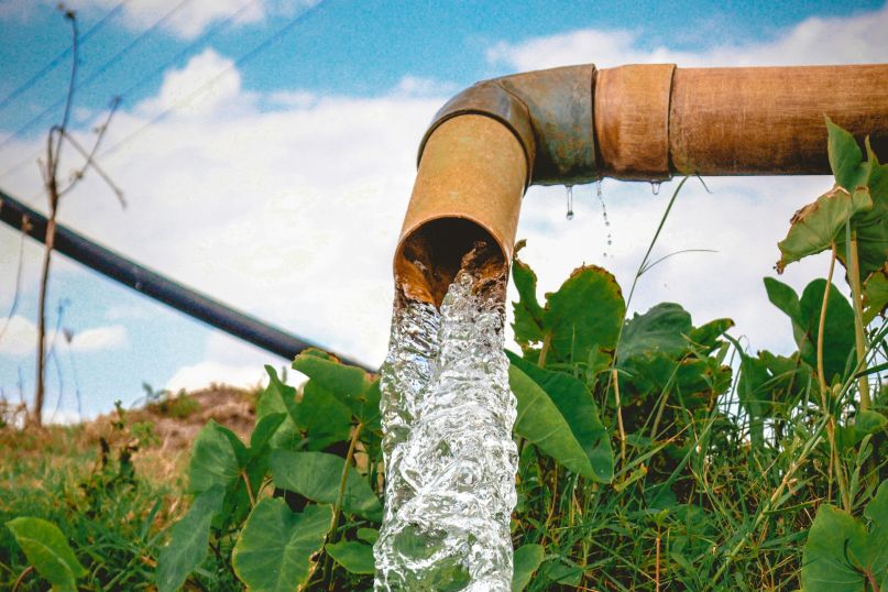 Wasserversorgung ist der Prozess der Bereitstellung von sauberem Wasser für den menschlichen Gebrauch, insbesondere Trinkwasser, aber auch für industrielle, landwirtschaftliche oder kommerzielle Zwecke.