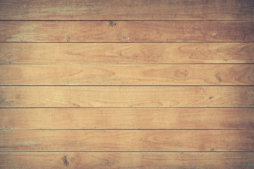 WPC steht für Wood-Plastic-Composite und bezeichnet einen Verbundwerkstoff aus Holzfasern und Kunststoff.