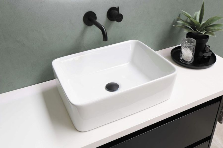 Ein Waschbecken ist eine sanitäre Vorrichtung im Badezimmer, die zum Händewaschen, Gesichtsreinigen und Zähneputzen verwendet wird